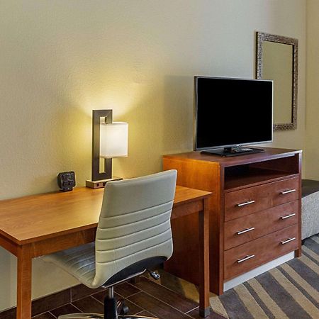 גונזלס Comfort Suites Near Tanger Outlet Mall מראה חיצוני תמונה