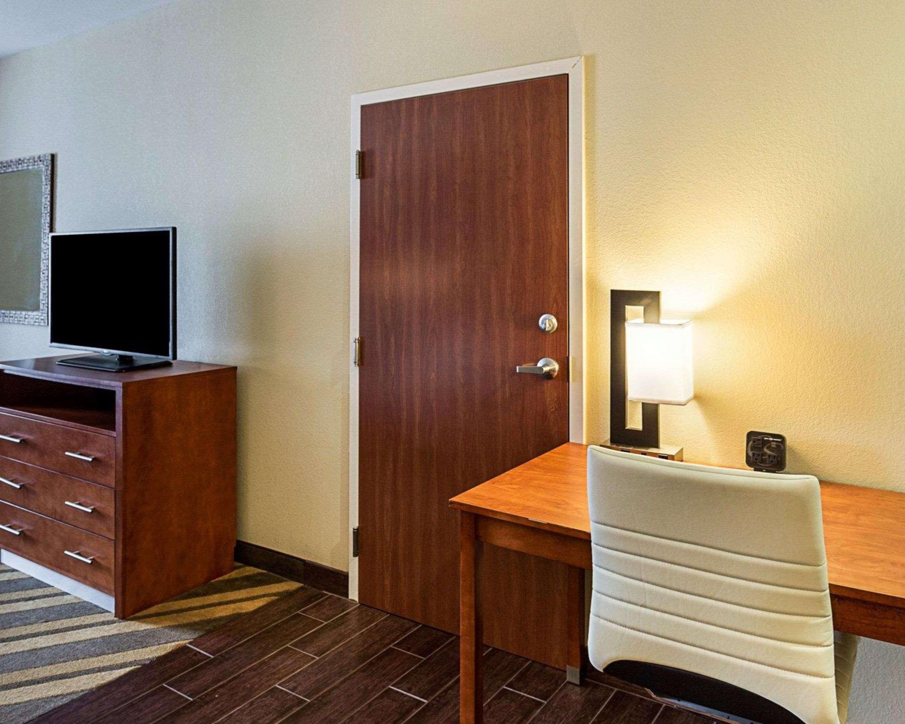 גונזלס Comfort Suites Near Tanger Outlet Mall מראה חיצוני תמונה