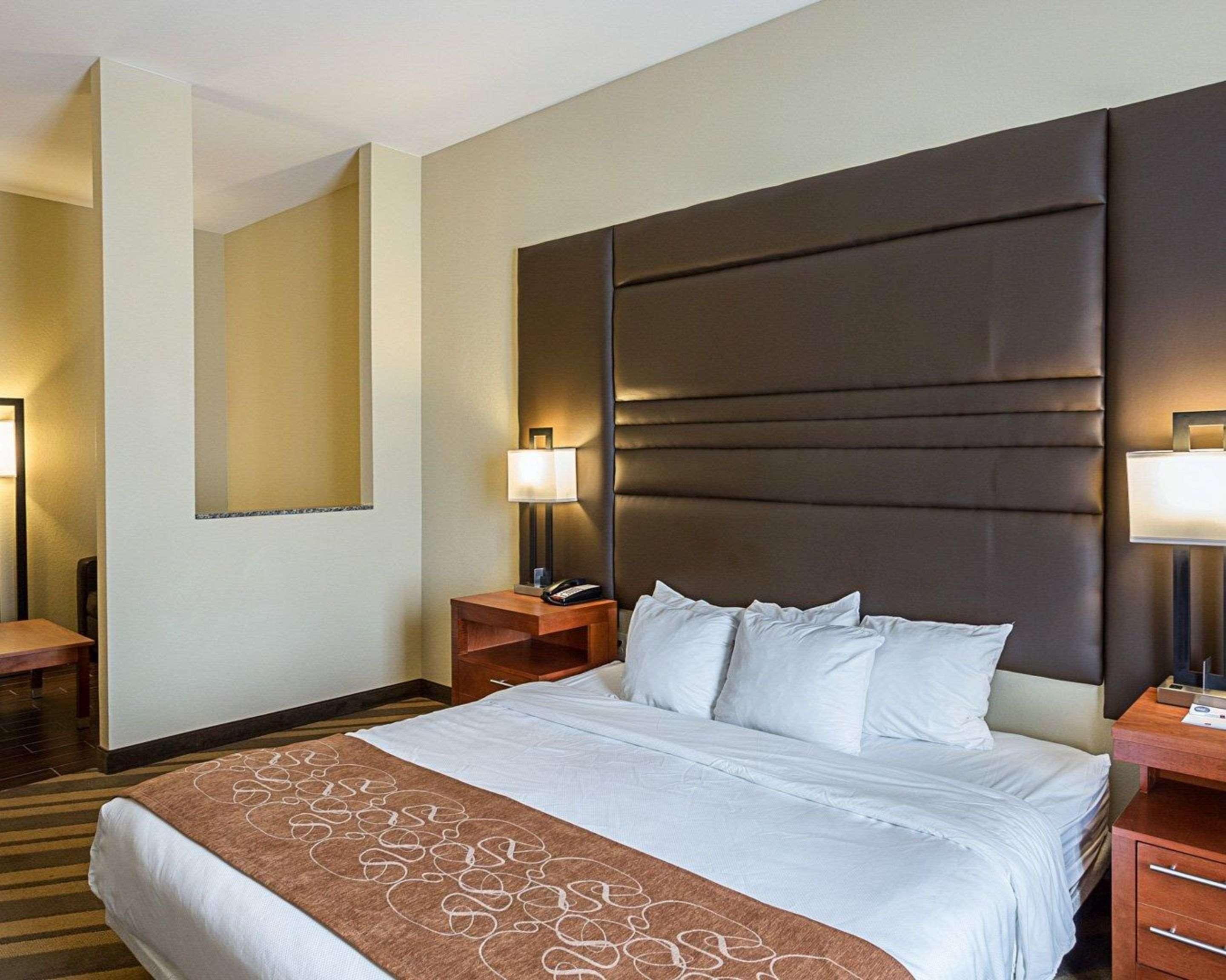 גונזלס Comfort Suites Near Tanger Outlet Mall מראה חיצוני תמונה