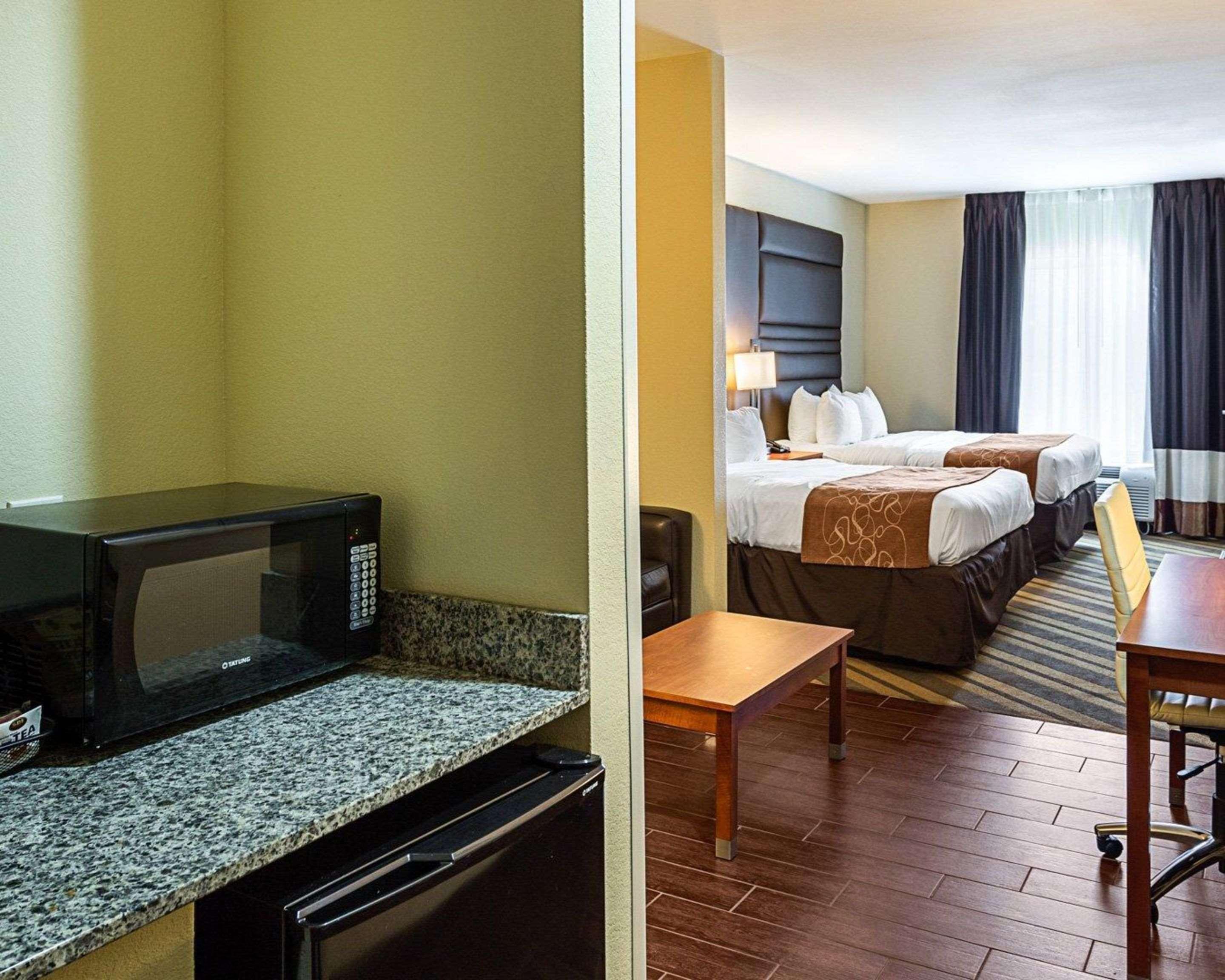 גונזלס Comfort Suites Near Tanger Outlet Mall מראה חיצוני תמונה