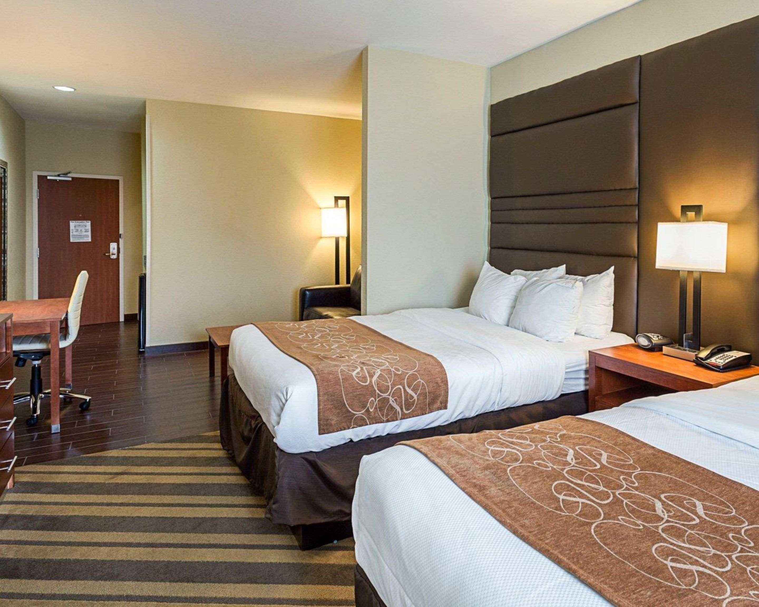 גונזלס Comfort Suites Near Tanger Outlet Mall מראה חיצוני תמונה