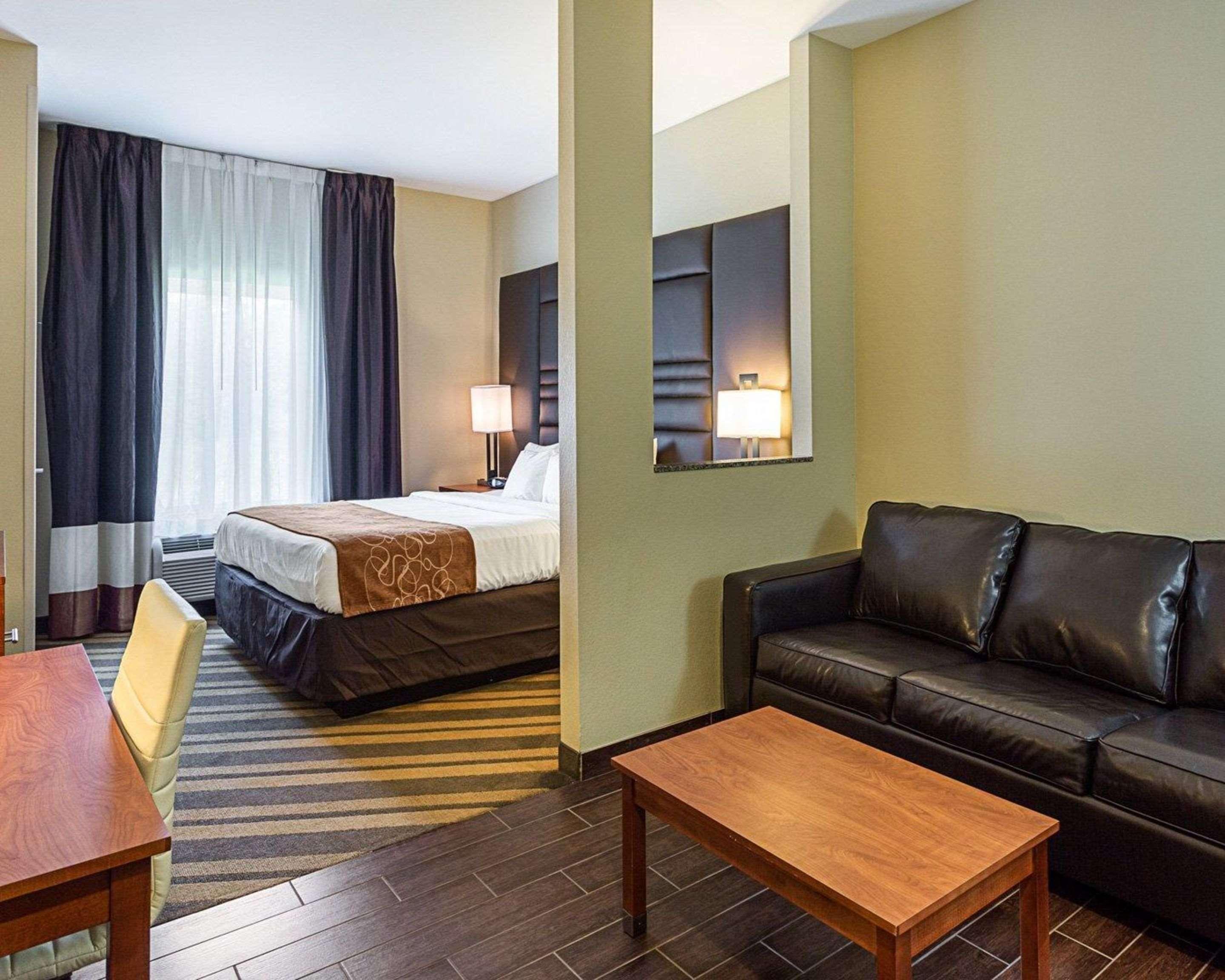 גונזלס Comfort Suites Near Tanger Outlet Mall מראה חיצוני תמונה