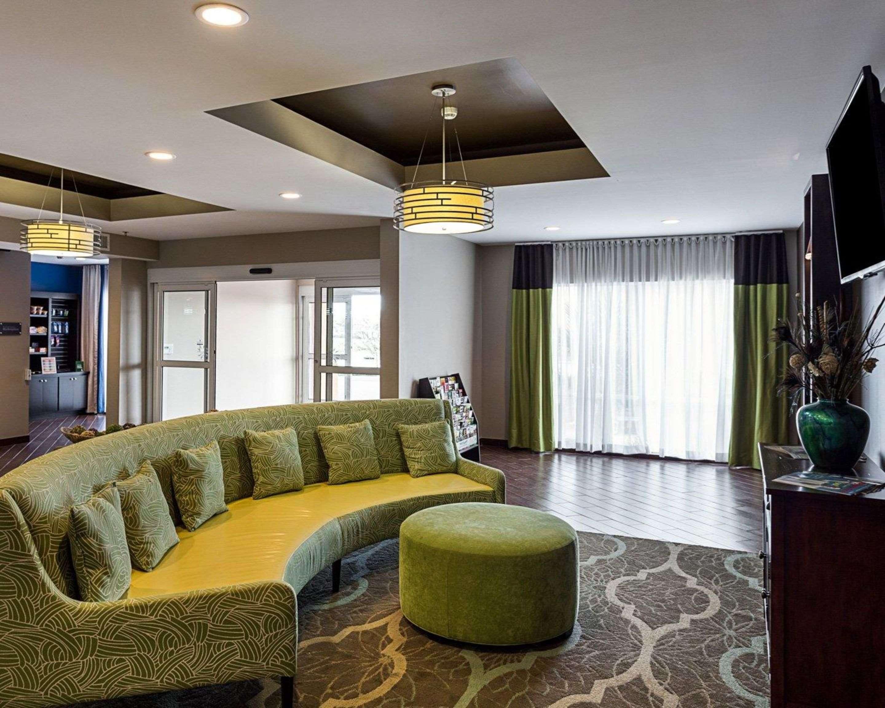 גונזלס Comfort Suites Near Tanger Outlet Mall מראה חיצוני תמונה