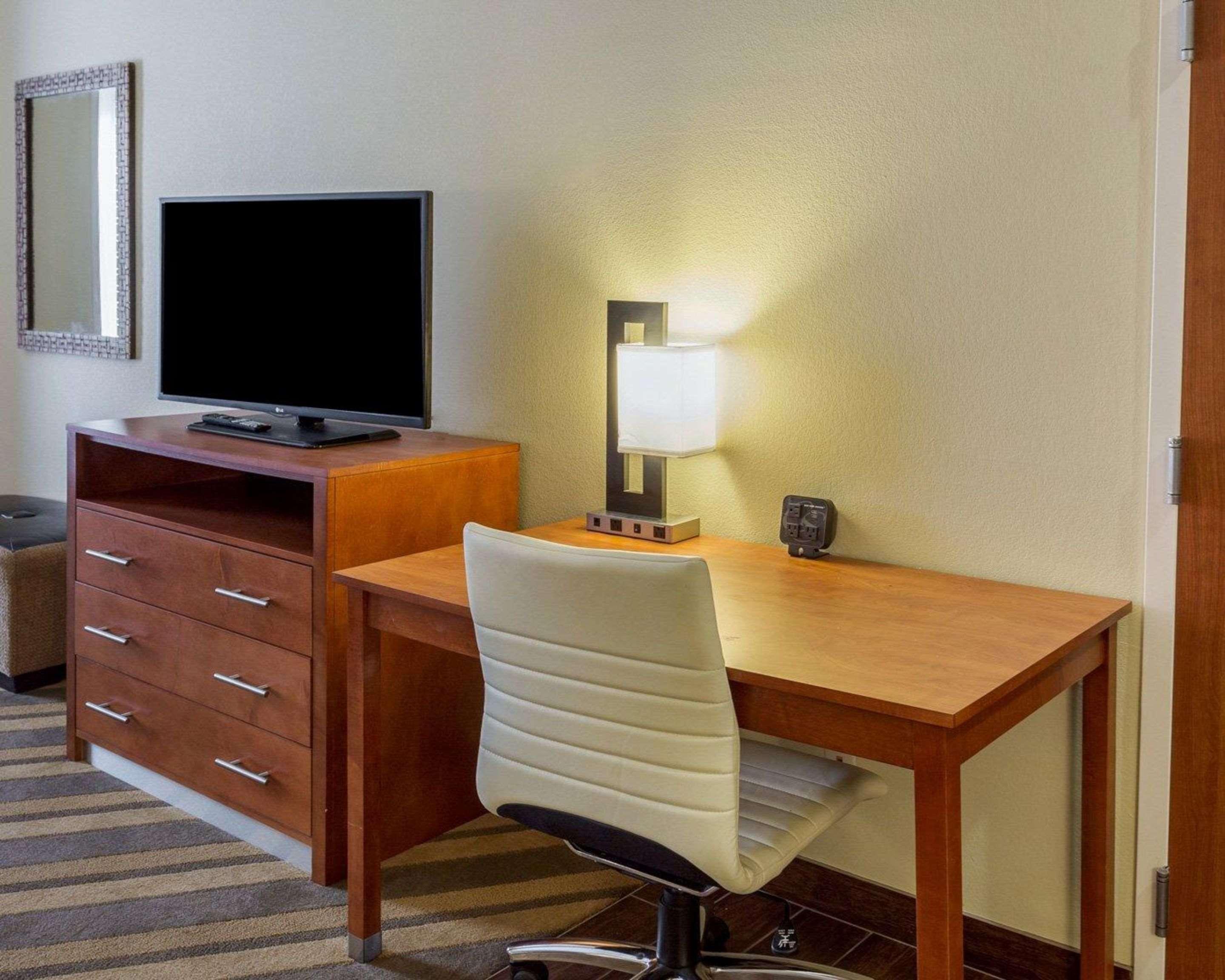 גונזלס Comfort Suites Near Tanger Outlet Mall מראה חיצוני תמונה