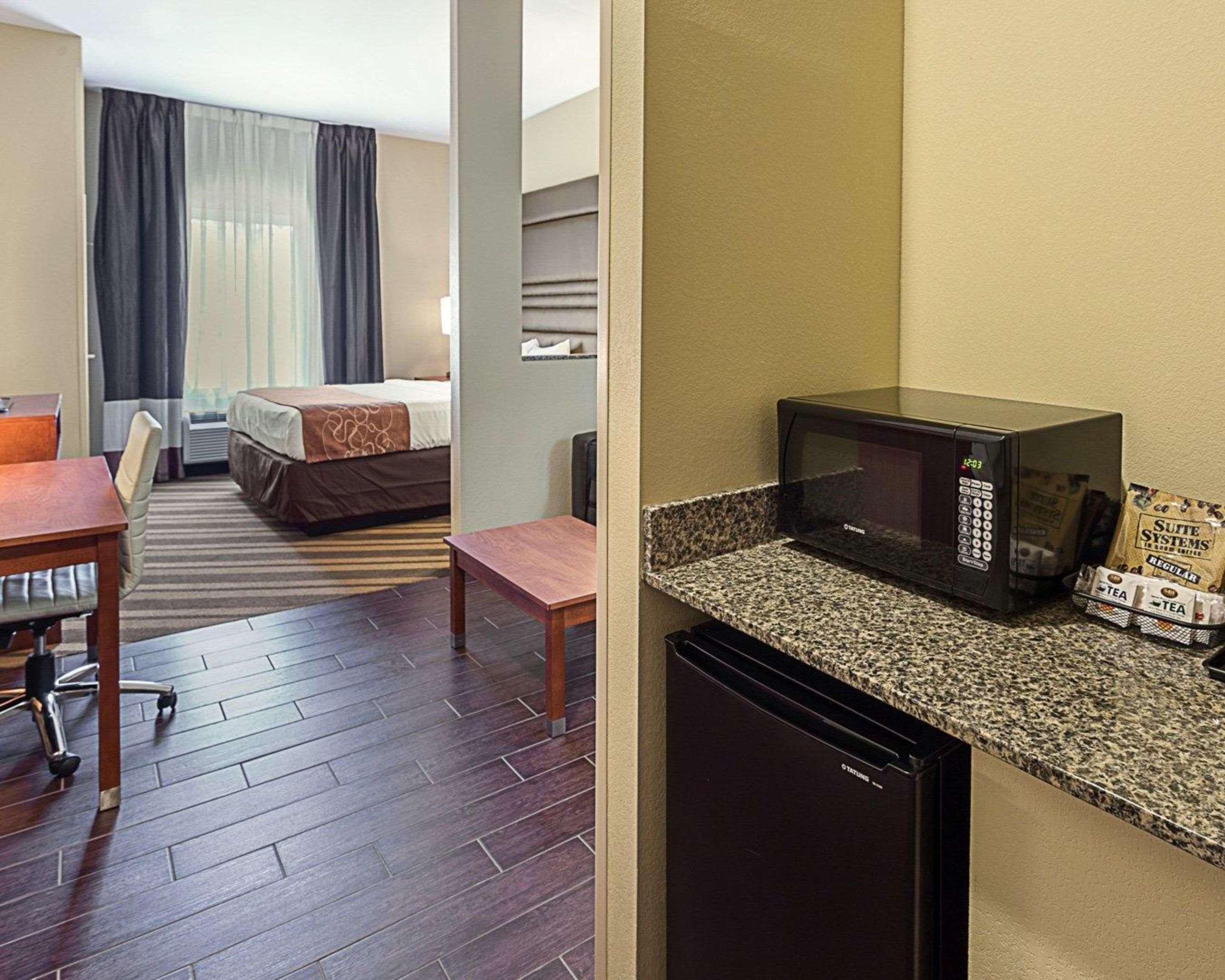 גונזלס Comfort Suites Near Tanger Outlet Mall מראה חיצוני תמונה