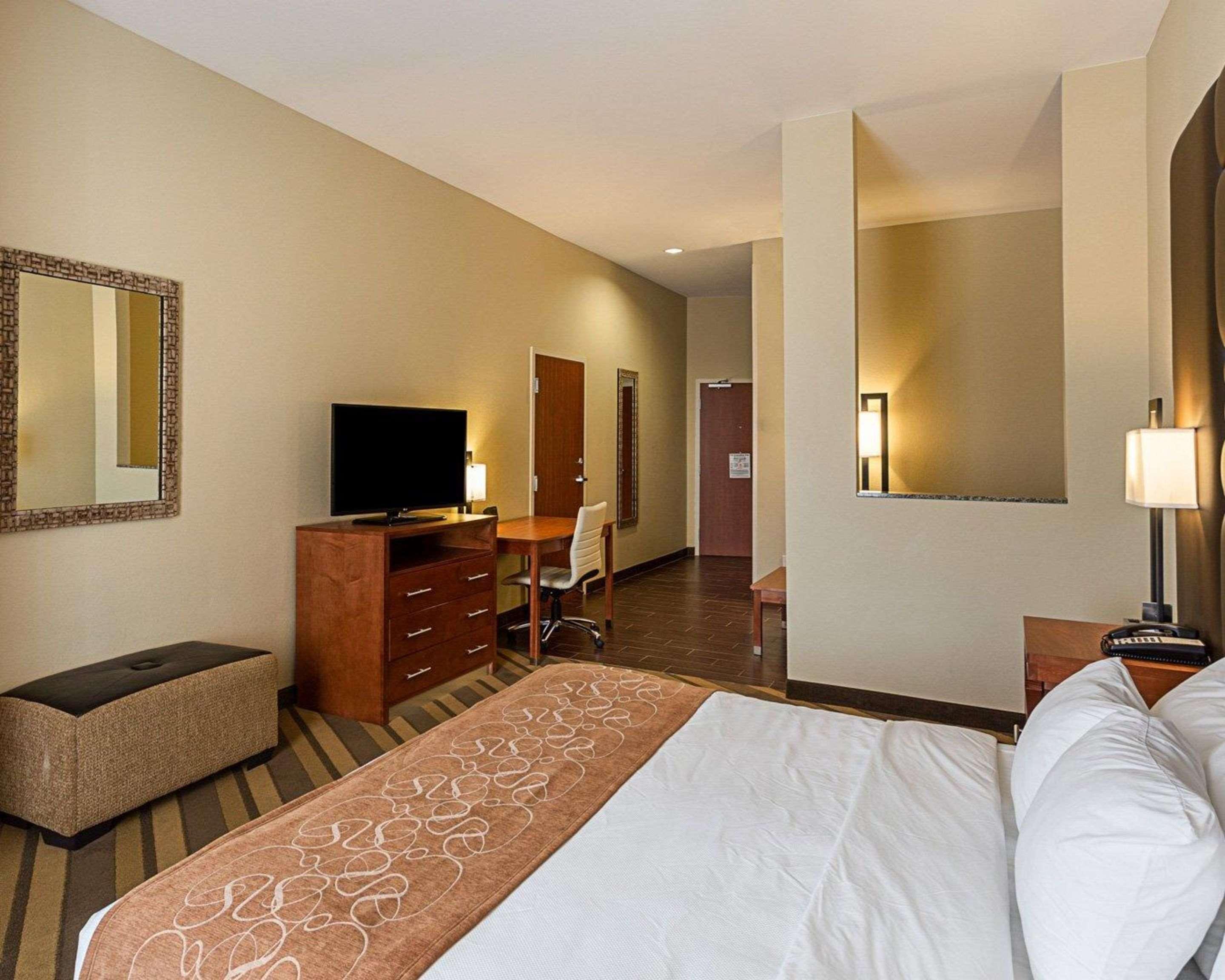 גונזלס Comfort Suites Near Tanger Outlet Mall מראה חיצוני תמונה