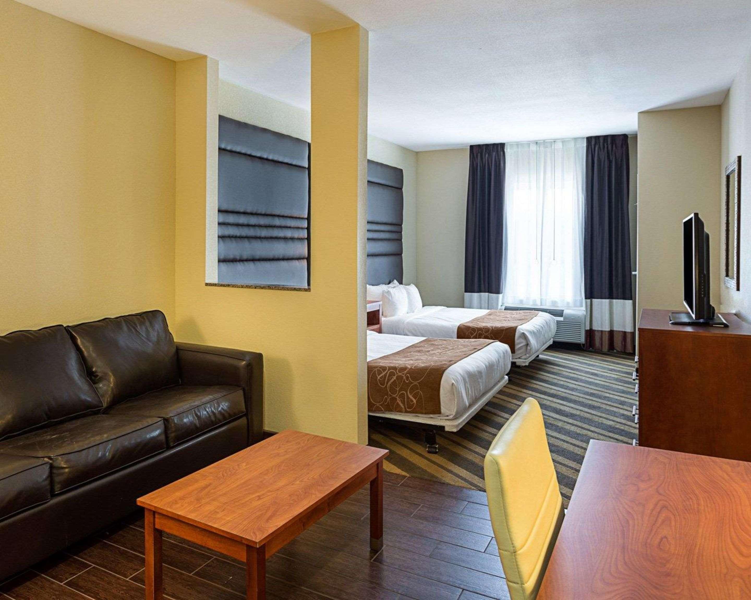 גונזלס Comfort Suites Near Tanger Outlet Mall מראה חיצוני תמונה