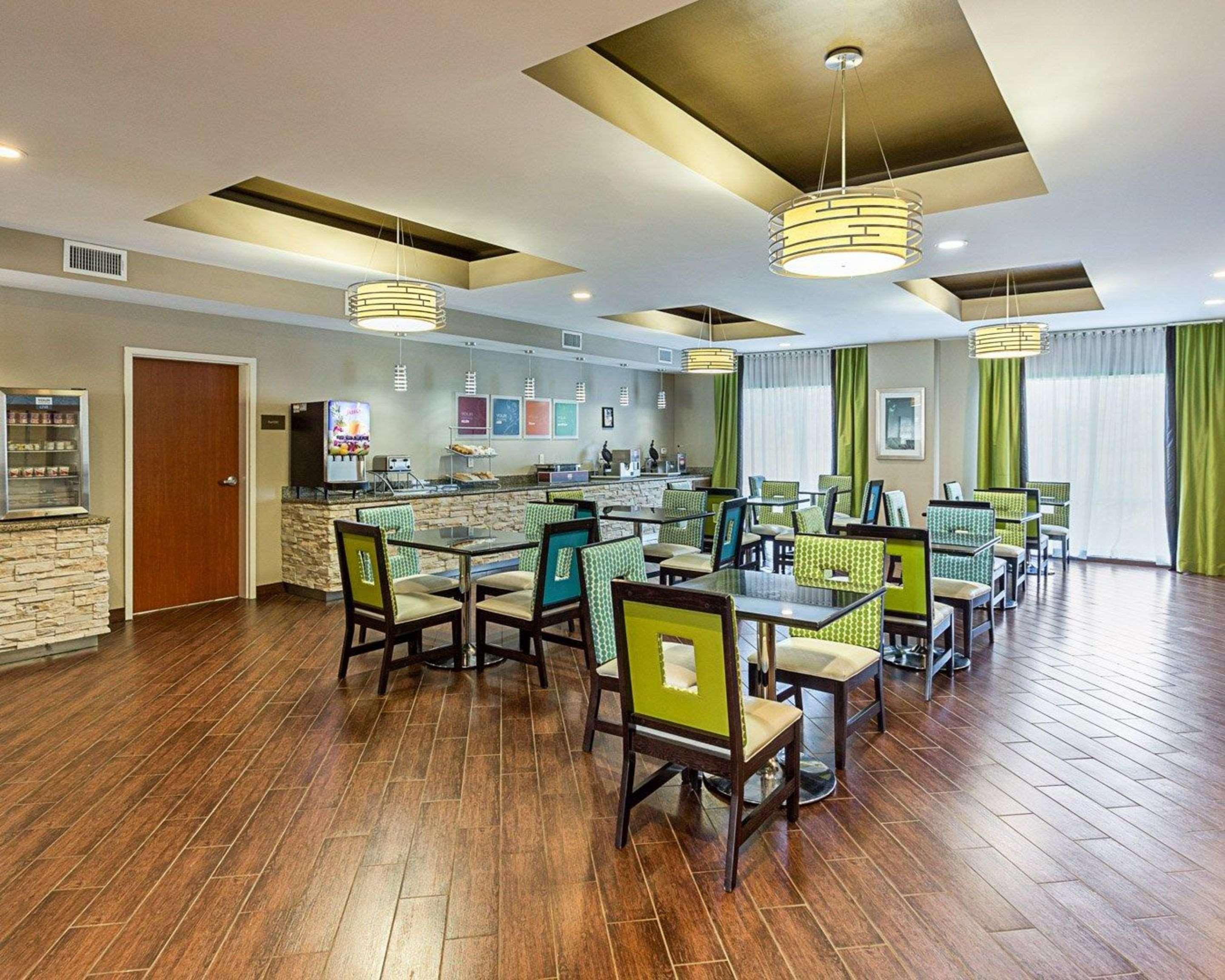 גונזלס Comfort Suites Near Tanger Outlet Mall מראה חיצוני תמונה