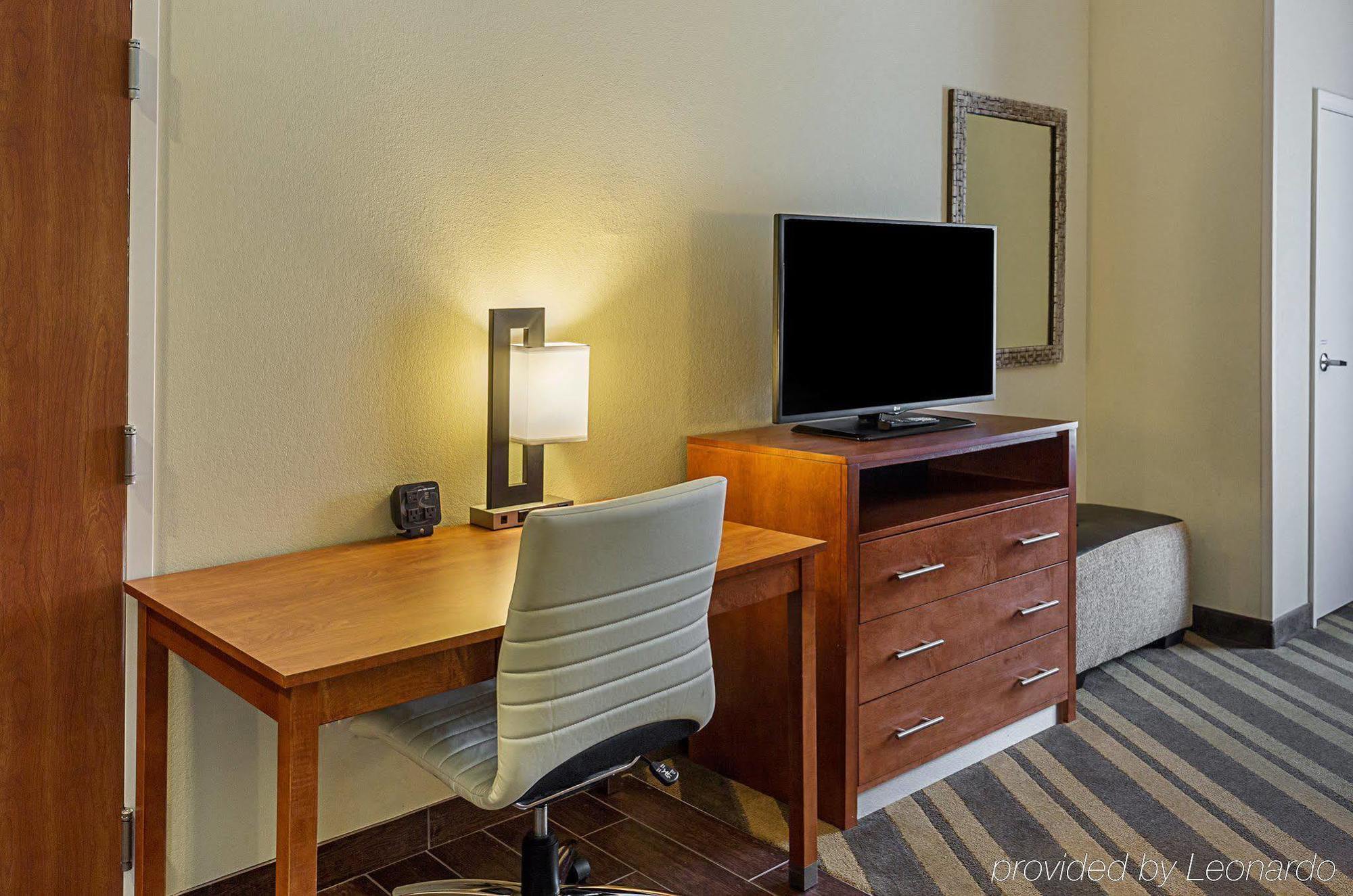 גונזלס Comfort Suites Near Tanger Outlet Mall מראה חיצוני תמונה